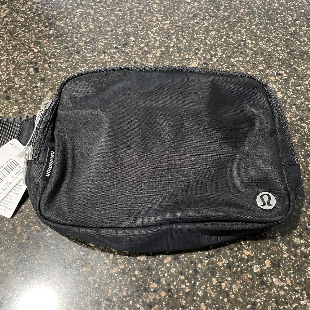 NWT Lululemon Everywhere Belt Bag 2L Black